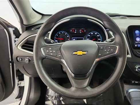 Used 2024 Chevrolet Malibu LT image 32