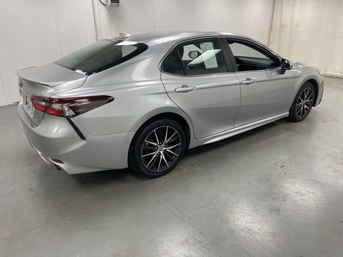 Used 2024 Toyota Camry SE image 5