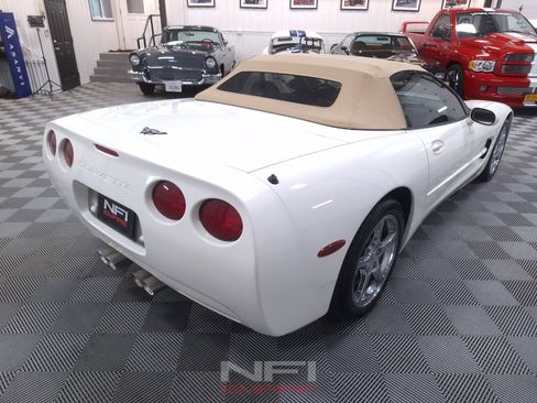Used 2001 Chevrolet Corvette Coupe w/ Preferred Equipment Group2 RWD image 14