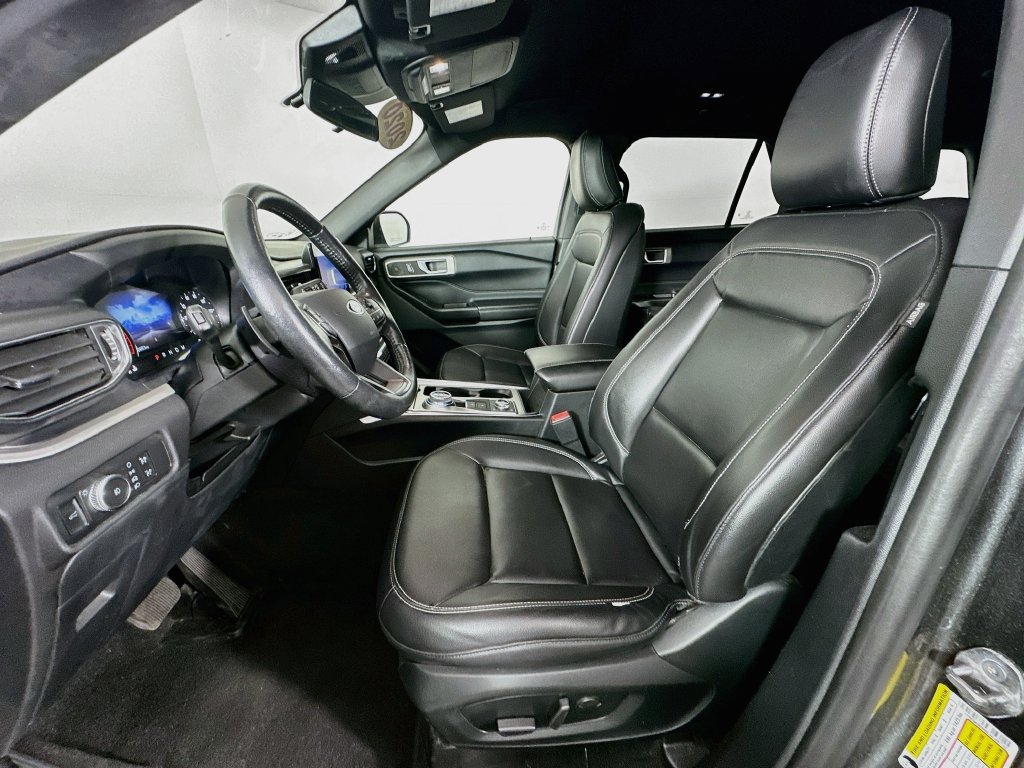 Used 2020 Ford Explorer XLT w/ Equipment Group 202A AWD/4WD image 29
