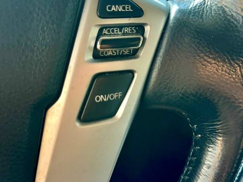 Used 2019 Nissan Titan SV w/ SV Convenience Package RWD image 25