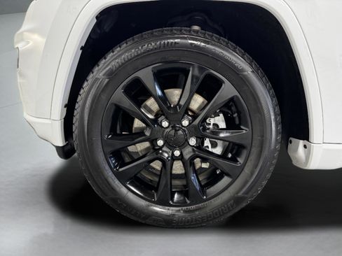 Used 2021 Jeep Grand Cherokee Laredo X image 45