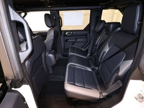 New 2026 Ford Bronco Outer Banks w/ Black Appearance Package AWD/4WD image 13