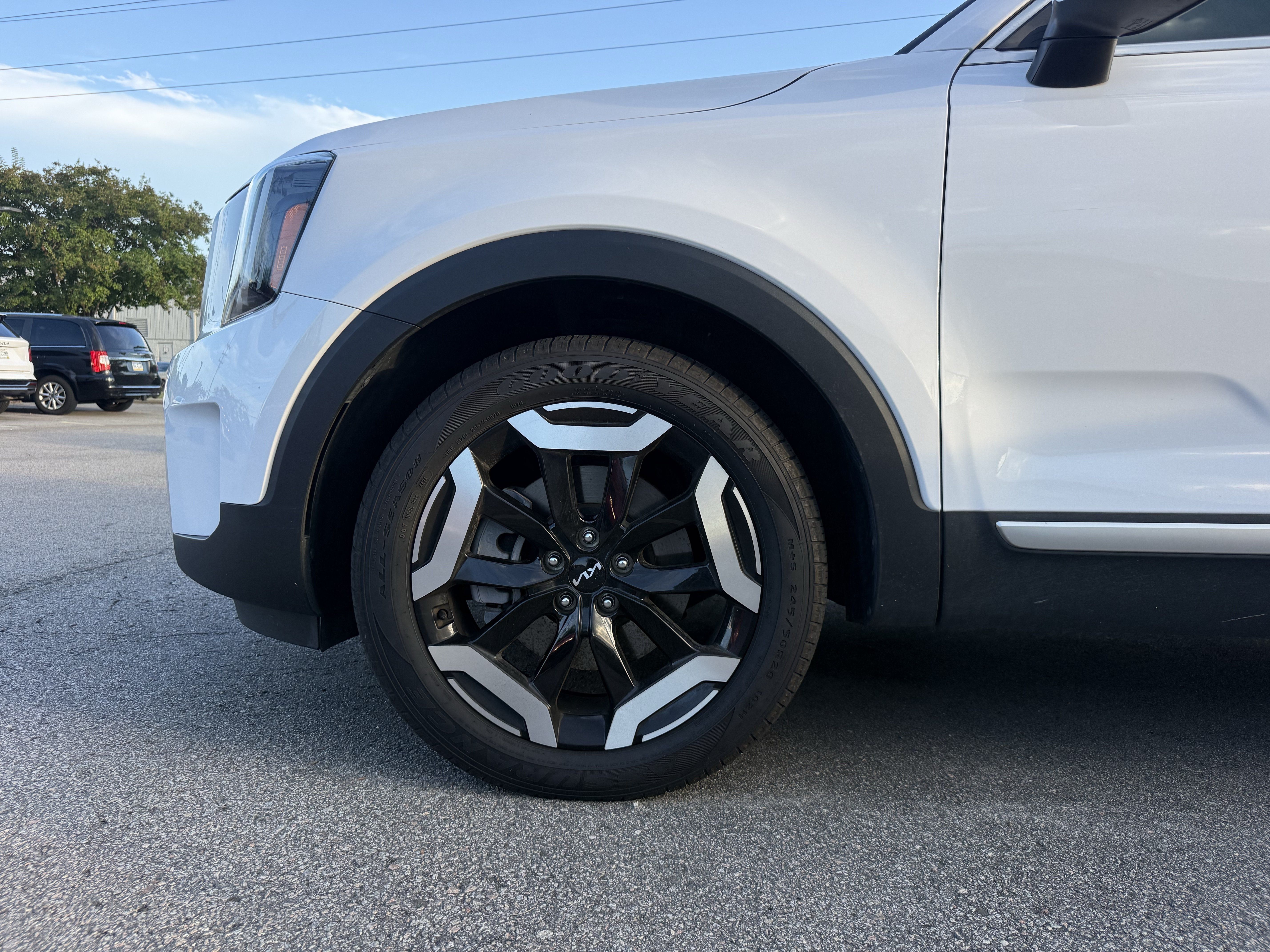 Used 2024 Kia Telluride S w/ S Sunroof Package AWD/4WD image 3