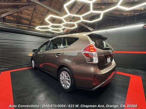 Used 2016 Toyota Prius V Three image 4