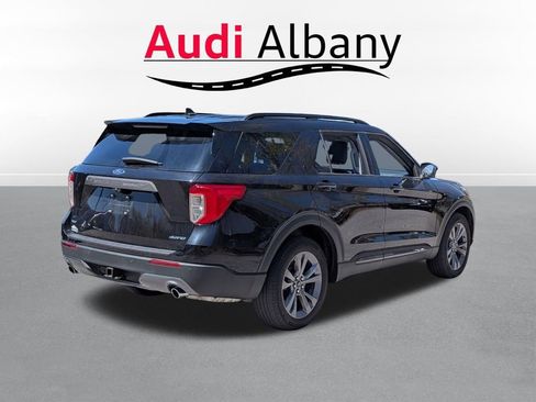 Used 2022 Ford Explorer XLT w/ Equipment Group 202A AWD/4WD image 4