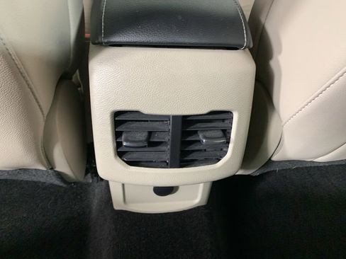 Used 2017 Ford Fusion SE w/ Fusion SE Technology Package image 32