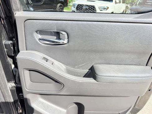 Used 2022 Nissan Frontier SV AWD/4WD image 18
