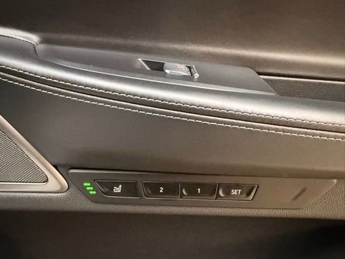 Used 2021 BMW 750i xDrive w/ Executive Package image 39