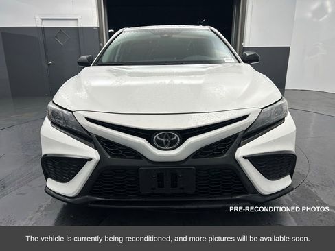Used 2022 Toyota Camry SE image 9