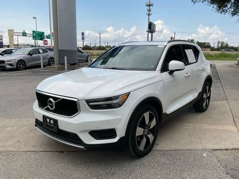 Used 2020 Volvo XC40 T5 Momentum w/ Protection Package Premier AWD/4WD image 3