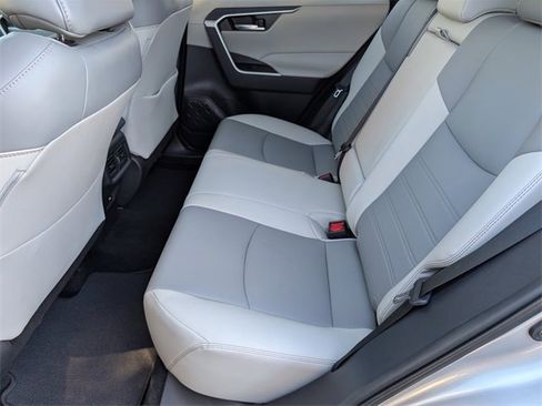 Used 2021 Toyota RAV4 XLE Premium image 27