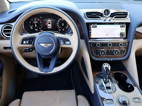 New 2025 Bentley Bentayga image 16