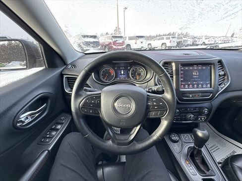 Used 2019 Jeep Cherokee Trailhawk w/ Cold Weather Group AWD/4WD image 11