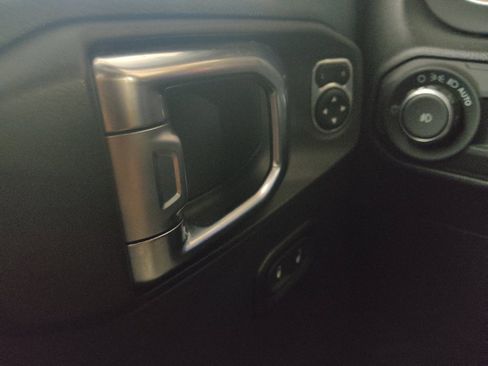Used 2018 Jeep Wrangler Unlimited Sport S AWD/4WD image 27