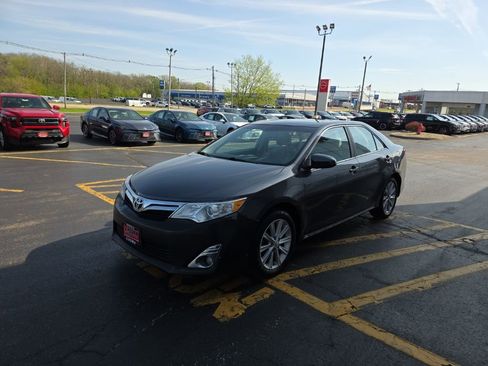 Used 2013 Toyota Camry XLE w/ Convenience Pkg FWD image 8