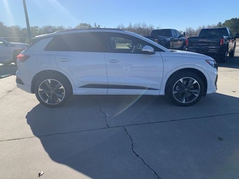 Used 2023 Audi Q4 e-tron Premium Plus w/ Premium Plus image 4