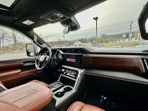 Used 2025 GMC Sierra 2500 Denali Ultimate image 28