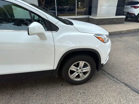 Used 2019 Chevrolet Trax LT w/ LT Convenience Package AWD/4WD image 10