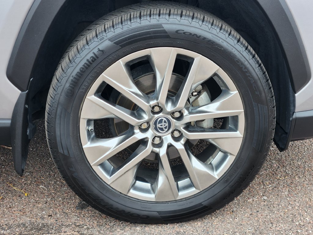 Used 2019 Toyota RAV4 XLE Premium w/ Cold Weather Package AWD/4WD image 30