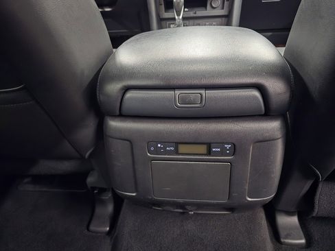 Used 2023 Nissan Armada SL w/ Captain's Chairs Package image 40