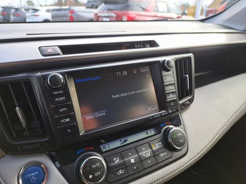 Used 2018 Toyota RAV4 Limited image 16