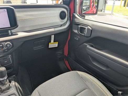 New 2025 Jeep Gladiator Sport image 16