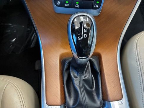 Used 2016 Volvo XC60 T5 Premier w/ Proximity Package image 23