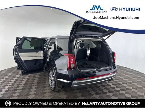 Certified 2025 Hyundai Palisade Calligraphy image 17