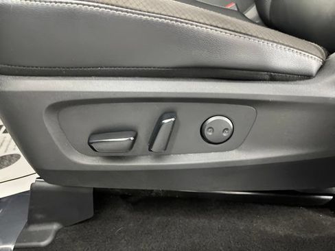 Used 2025 Nissan Pathfinder SL w/ SL Premium Package FWD image 34