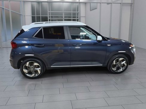 Used 2023 Hyundai Venue Limited FWD image 9