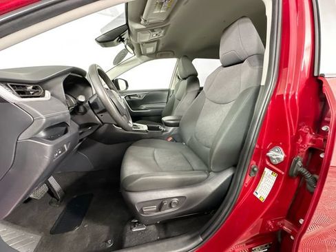 Used 2025 Toyota RAV4 XLE AWD/4WD image 16