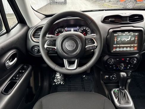 Used 2023 Jeep Renegade Latitude image 17