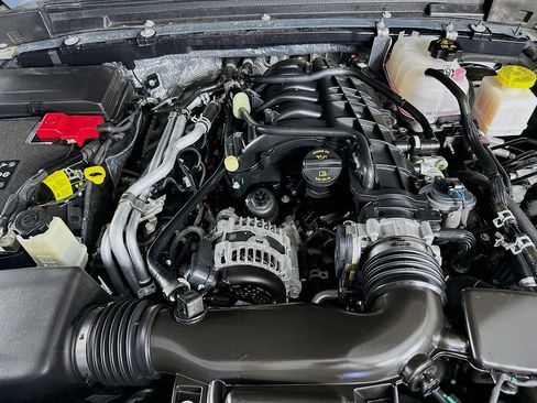 Certified 2025 Jeep Gladiator Sport AWD/4WD image 41