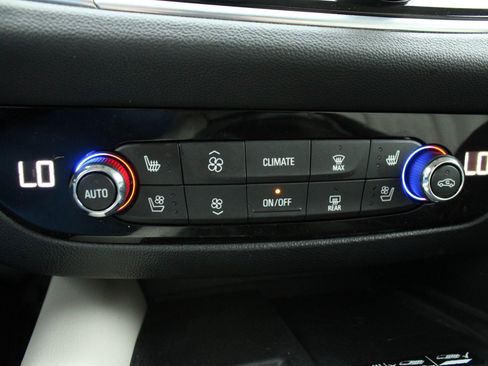 Used 2022 Buick Enclave Avenir AWD/4WD image 46