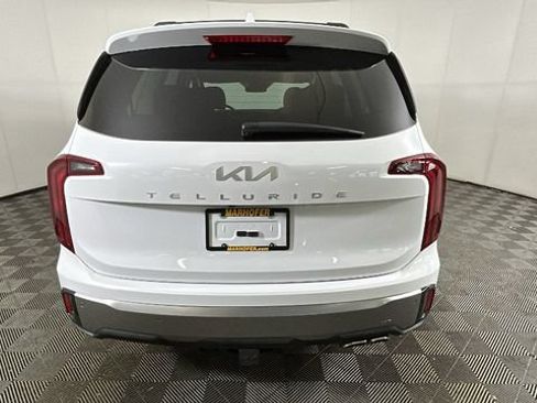 Used 2025 Kia Telluride S FWD image 3