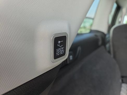 Used 2022 Jeep Grand Cherokee Overland AWD/4WD image 34