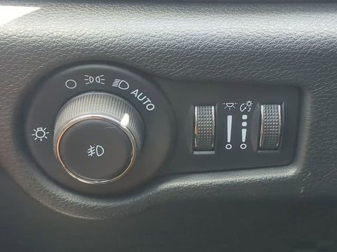 Certified 2023 Chrysler Pacifica Pinnacle FWD image 31