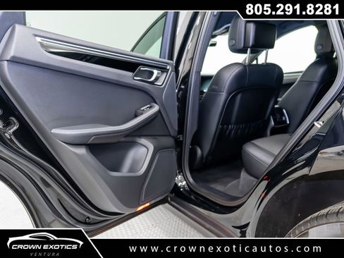 Used 2023 Porsche Macan Turbo image 23