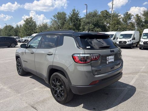 Used 2024 Jeep Compass Latitude w/ Convenience Group AWD/4WD image 5