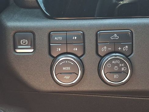 Used 2024 Chevrolet Silverado 2500 LT w/ Convenience Package AWD/4WD image 25
