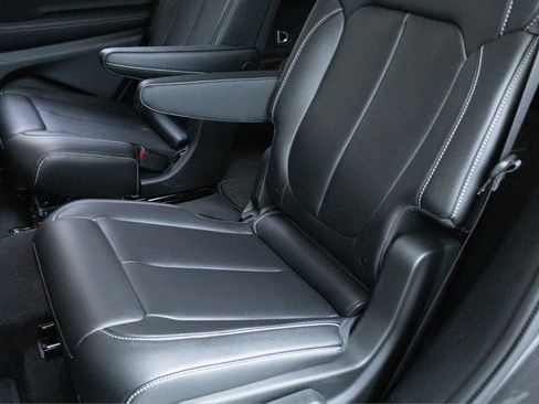 Used 2024 Jeep Grand Cherokee L Limited AWD/4WD image 25