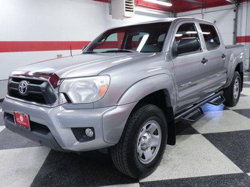 Used 2014 Toyota Tacoma PreRunner w/ SR5 Package image 5