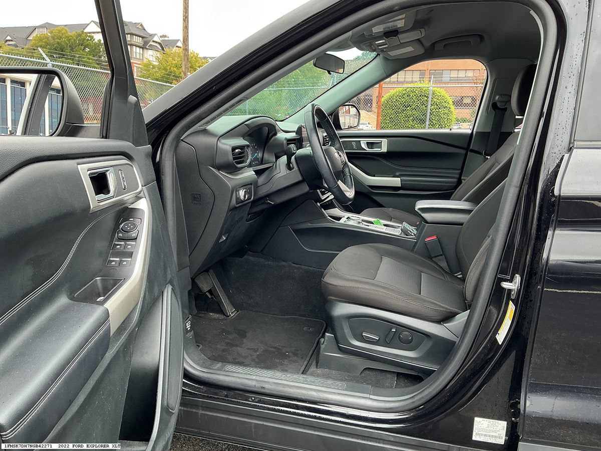 Used 2022 Ford Explorer XLT RWD image 5