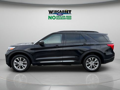 Used 2023 Ford Explorer XLT w/ Equipment Group 202A AWD/4WD image 2