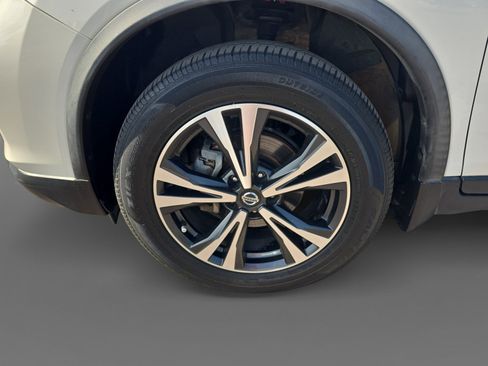 Used 2020 Nissan Rogue SV w/ Premium Package FWD image 9