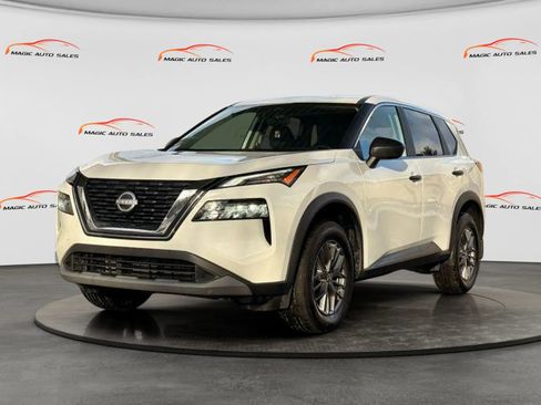 Used 2023 Nissan Rogue S image 2