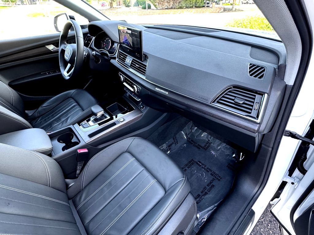 Used 2023 Audi Q5 2.0T Premium w/ Convenience Package AWD/4WD image 38