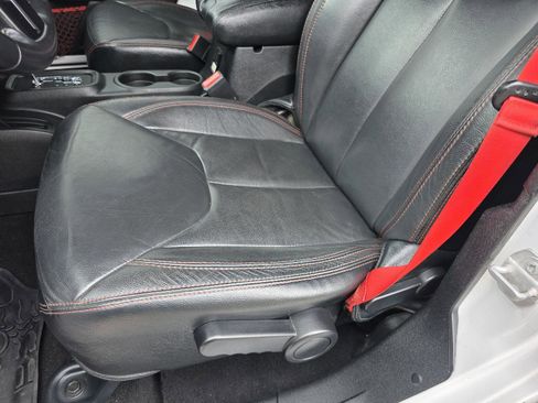 Used 2018 Jeep Wrangler Unlimited Rubicon AWD/4WD image 30
