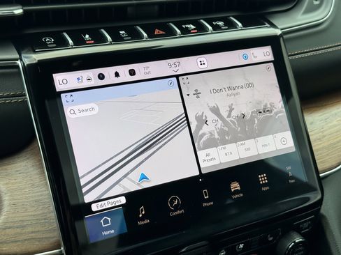 Used 2024 Jeep Grand Cherokee L Summit w/ High Altitude Package image 18